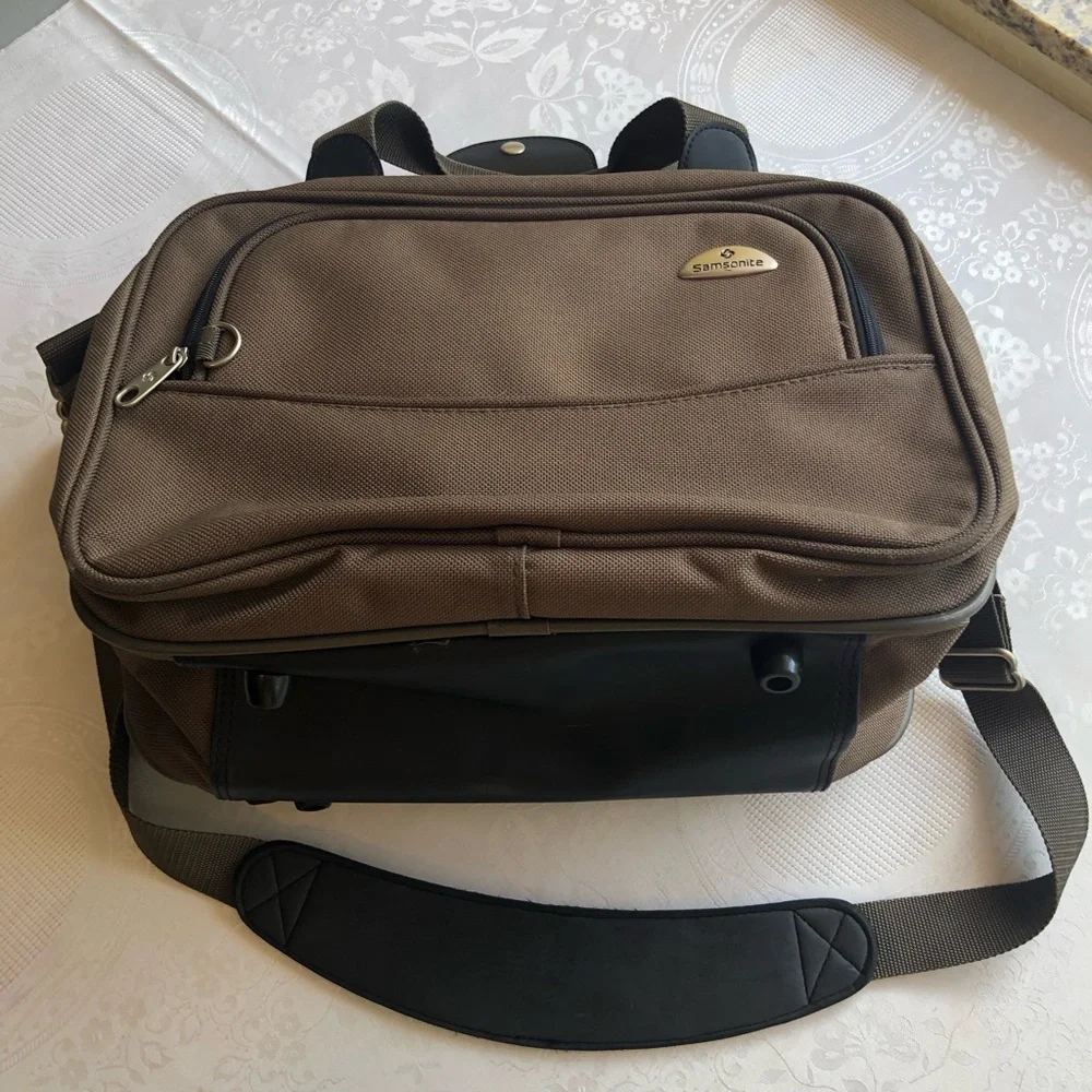Samsonite Tan/Black Medium Duffel Carry-On All Travel Bag Messenger/GYM Tote